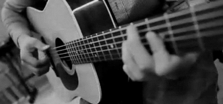 Có nên để móng tay dài khi học đàn guitar Có nên để móng tay dài khi học đàn guitar