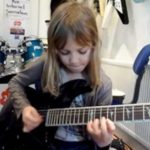 Khi bắt đầu cho con học guitar các bậc cha mẹ cần làm gì