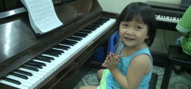 HỌC ĐÀN GUITAR QUẬN 10, QUẬN 10 HỌC GUITAR Ở ĐÂU UY TÍN, CHẤT LƯỢNG?