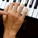 Đặt tay chơi đàn trên Piano thế nào là chuẩn?
