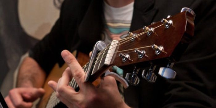 Hướng dẫn tư thế và cách cầm Pick guitar