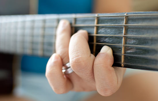 Học guitar khó hay dễ bắt đầu từ đâu