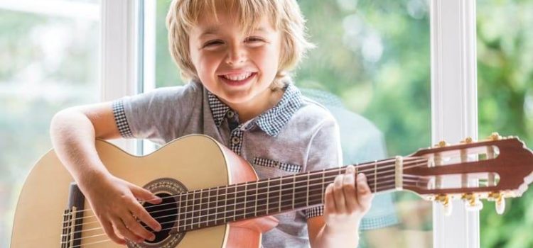 Những lợi ích của việc học đánh đàn guitar
