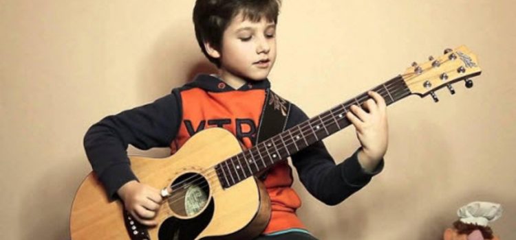 TUỔI NÀO CHO BÉ HỌC GUITAR LÀ PHÙ HỢP.