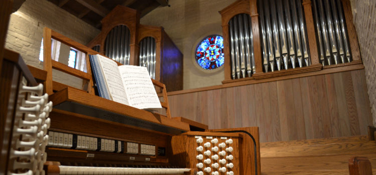 Điểm danh những loại đàn piano chuyên dùng trong nhà thờ