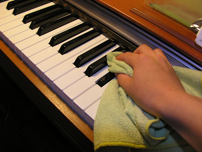 Hướng dẫn làm sạch phím đàn piano cũ