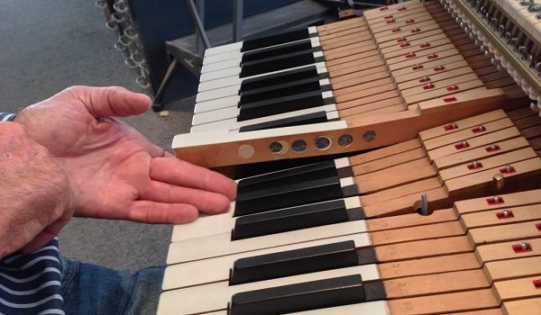 Lỗi dính phím đàn piano điện nguyên nhân và cách khắc phục