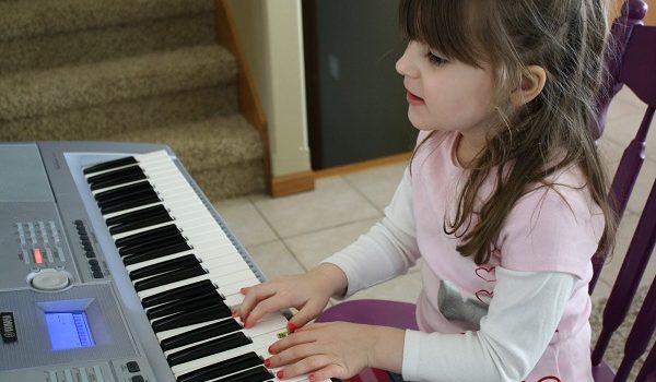 Những lý do bạn nên cho trẻ học đàn organ