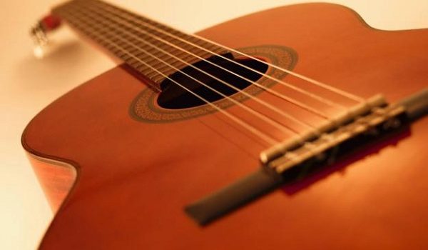 Tránh những sai lầm thường mắc phải khi học bấm hợp âm đàn guitar