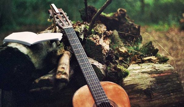 Người lớn tuổi có nên học đàn guitar?