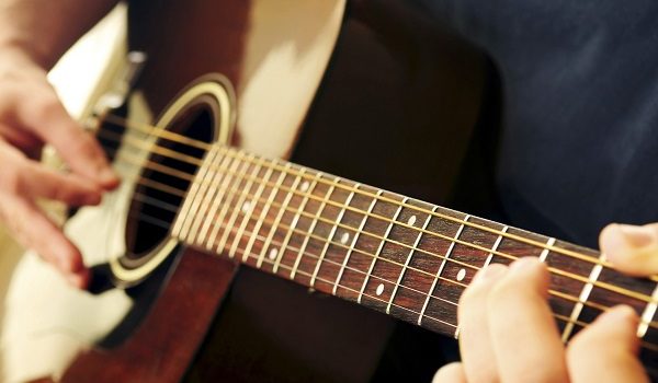 Chia sẻ 4 kinh nghiệm luyện tập khi học đàn guitar giúp thành công